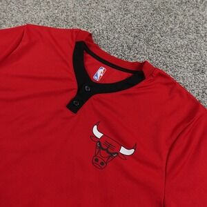 Chicago Bulls Shirt Mens M Red NBA Basketball Short Sleeve Henley Top Tee Jersey